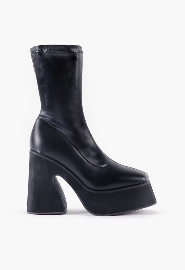 Nuria Block Heeled Ankle Boot Black